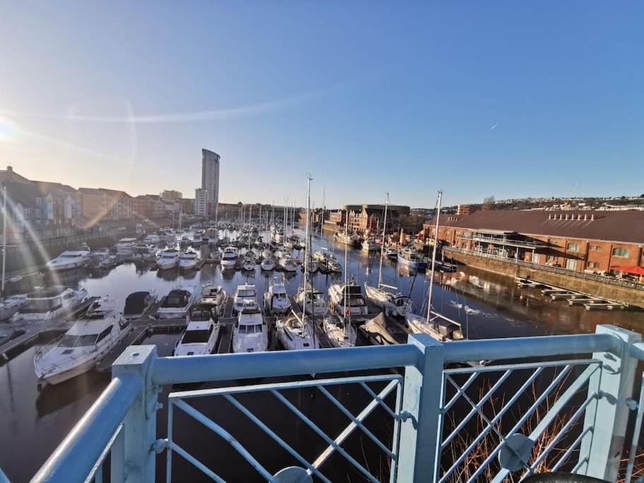 The Quay - Harbour View - By Tifa Stays Swansea Eksteriør bilde