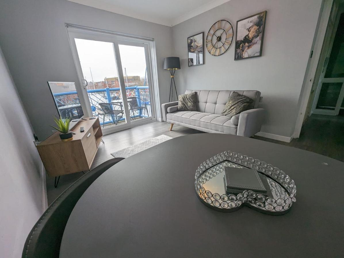 The Quay - Harbour View - By Tifa Stays Swansea Eksteriør bilde